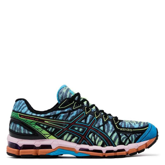 Low Top Lace Up Sneakers  Brand Size 6   US Size 7 