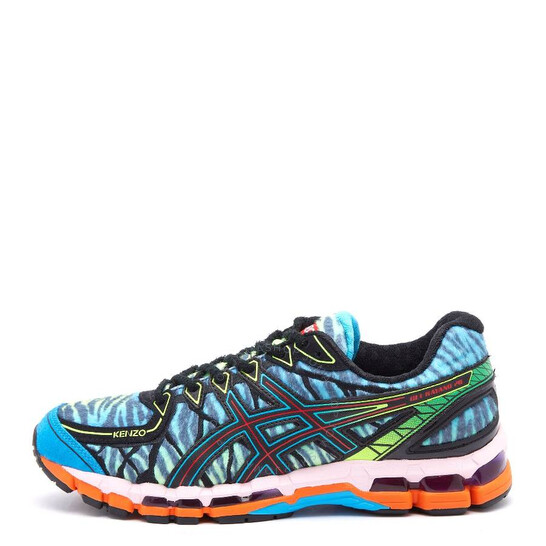 Low Top Lace Up Sneakers  Brand Size 6   US Size 7 