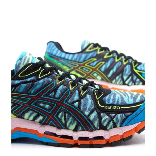 Low Top Lace Up Sneakers  Brand Size 6   US Size 7 