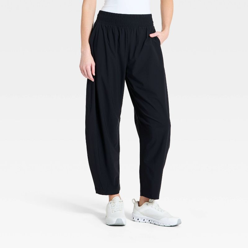 Pantalón de mujer de tiro alto de pierna barrel All In Motion™ color negro pizarra talla M